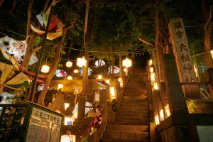 灯籠と花傘が夜を幻想的に彩る！ JR大森駅前でライトアップイベント＆フォトコン開催