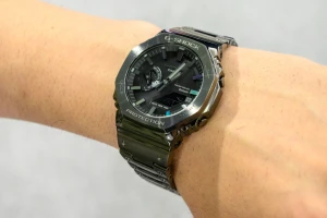 八角形ベゼルが熱い！ G-SHOCKの新定番｢GM-B2100｣はフルメタルでシンプルかっこいい